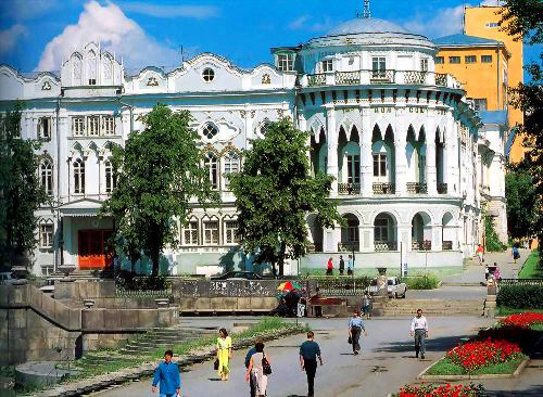 В декабре 1991 года городу возвращено его историческое имя. 